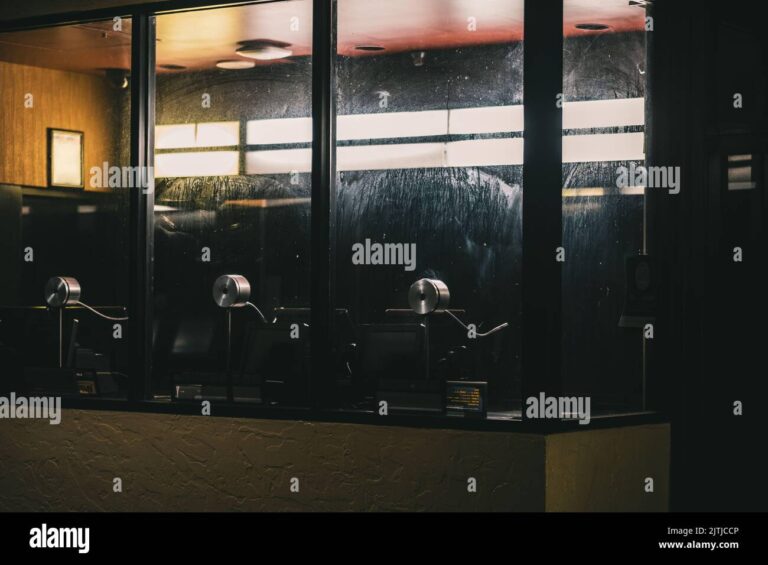 entrada de cine argentina con boleteria moderna