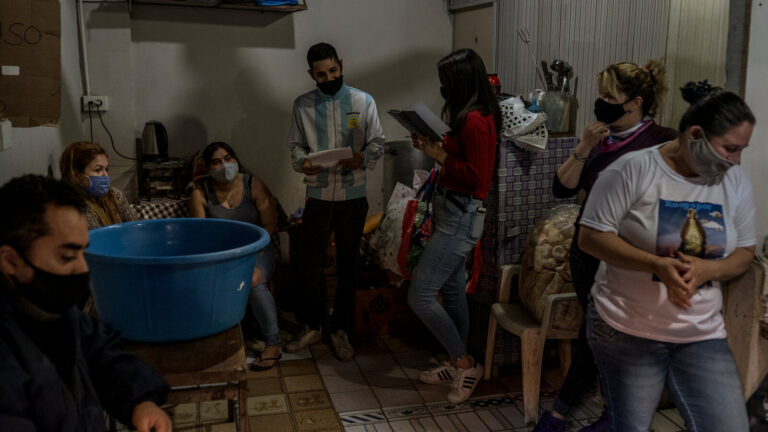 Pueden Embargar A Mi Familia Por Mis Deudas En Argentina 3 familia argentina preocupada por deudas